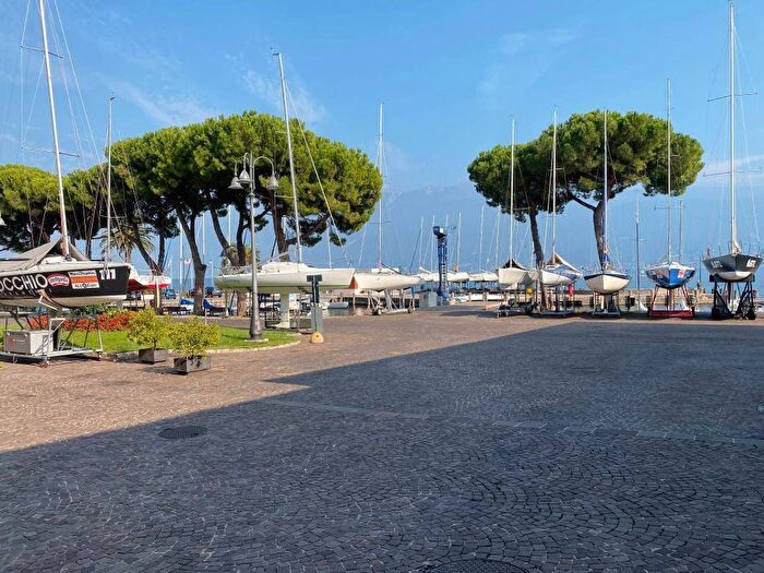 Appartamento bilocale in affitto in Via Trento, Centro, Gargnano