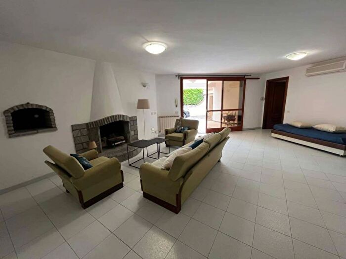 Appartamento trilocale in affitto in Via Palmarola, Centro, Minturno