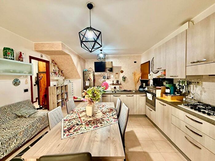 Appartamento quadrilocale in affitto in Via A Canova, Veggiano