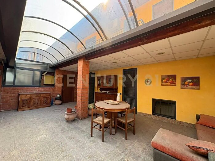 Casa con 8 locali in vendita in Via Rosolino Pilo, Camporotondo Etneo