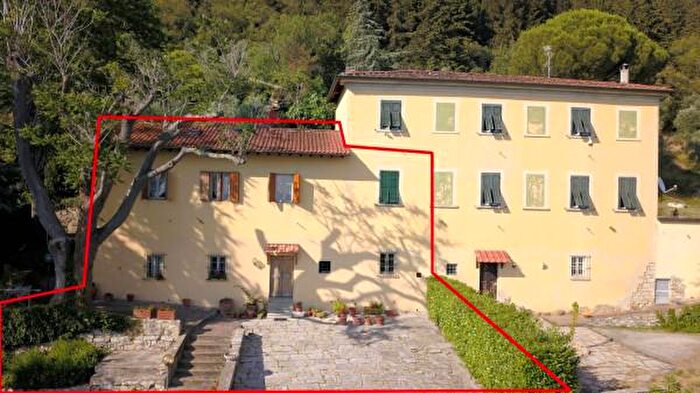 Casa con 6 locali in vendita in Via di Giolica Alta, Prato