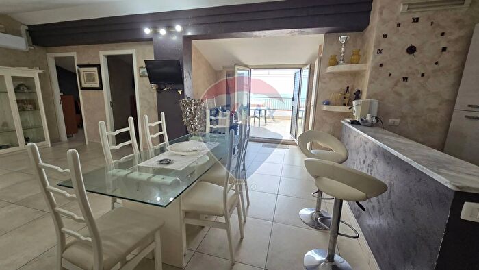 Appartamento trilocale in vendita in Via Spiaggia, Mascali