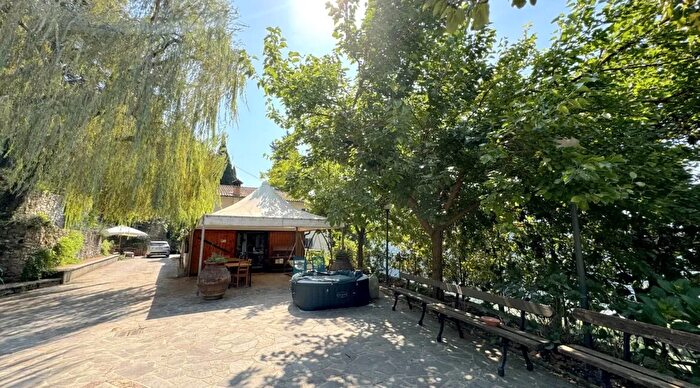 Casa con 10 locali in vendita in Via di Gricigliana Gricigliana Cantagallo Unione dei Comuni Val di Bisenzio Prato Toscana Italia, Cantagallo