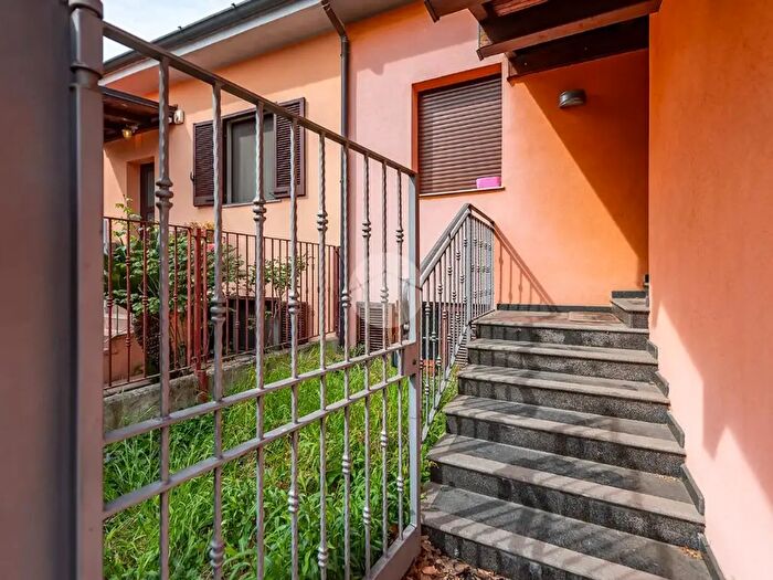 Casa quadrilocale in vendita in Via Pastrengo, Bollate