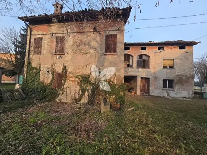 Casa con 6 locali in vendita in Via Amendola, Campegine
