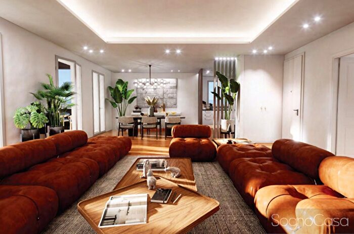 Appartamento con 5 locali in vendita in Via Antonio Canova, Firenze