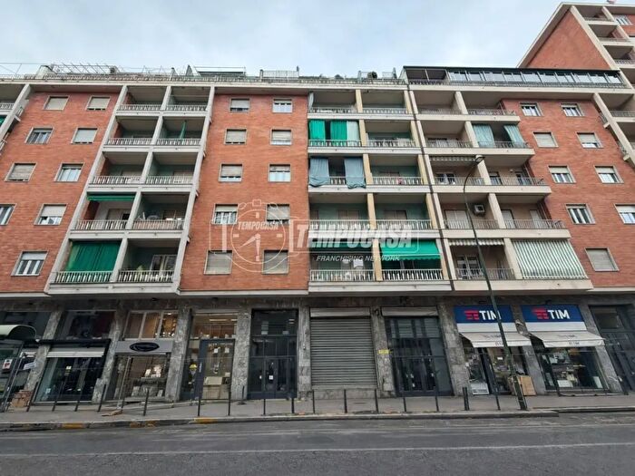 Appartamento trilocale in vendita in Via Tripoli, Torino