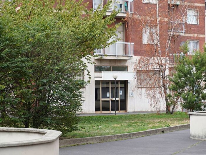 Appartamento trilocale in affitto in Via Lorenzo Valla, Chiesa Rossa, Milano