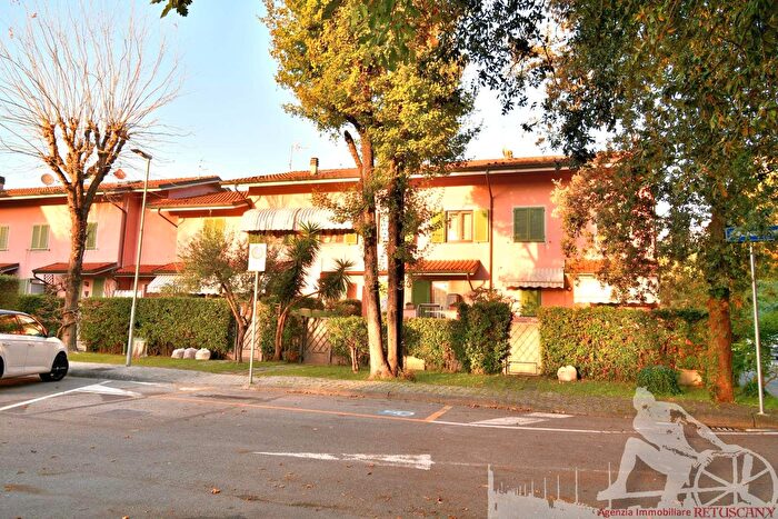 Casa con 8 locali in vendita in Forte Dei Marmi
