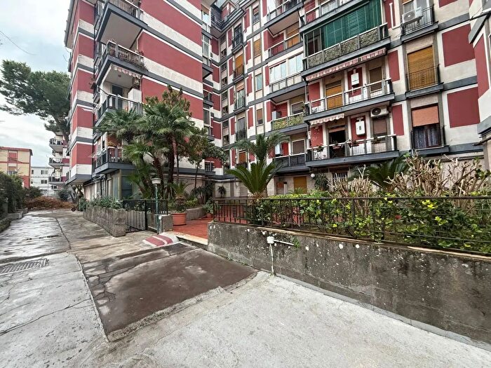 Appartamento quadrilocale in vendita in Via dell'Epomeo, Napoli
