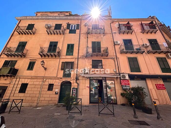 Appartamento quadrilocale in affitto in Via Giovanni Meli, Palermo