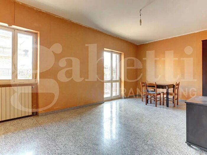 Appartamento quadrilocale in vendita in Via Sortino, Roma