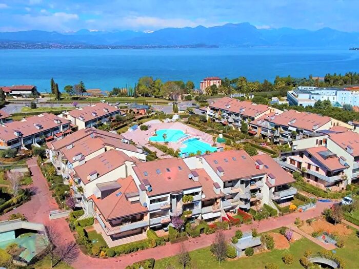 Appartamento trilocale in vendita in Via Giulio Cesare, Desenzano Del Garda