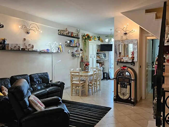 Casa trilocale in vendita in Via Salvamaggio, Colli al Metauro