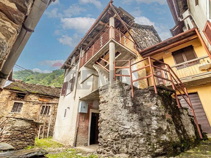Casa trilocale in vendita in Rovegro Via Bailoni, San Bernardino Verbano