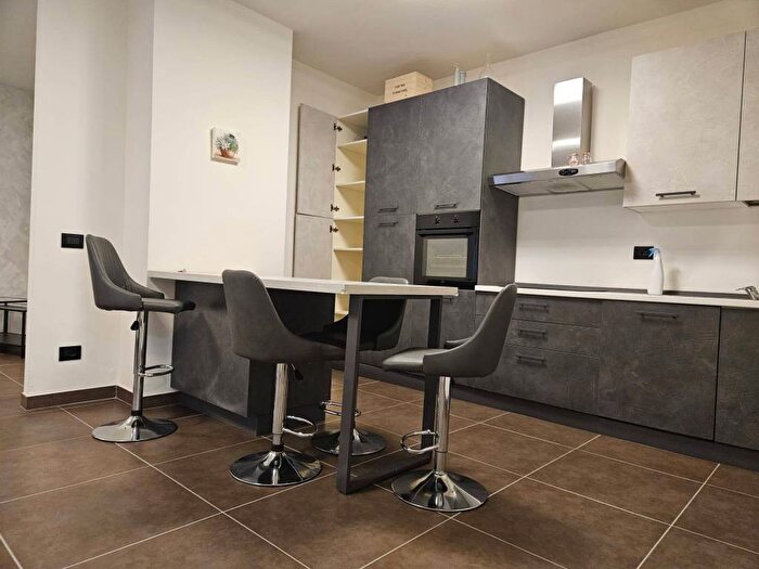 Appartamento trilocale in affitto in Via Trieste, Centro, Chiavari