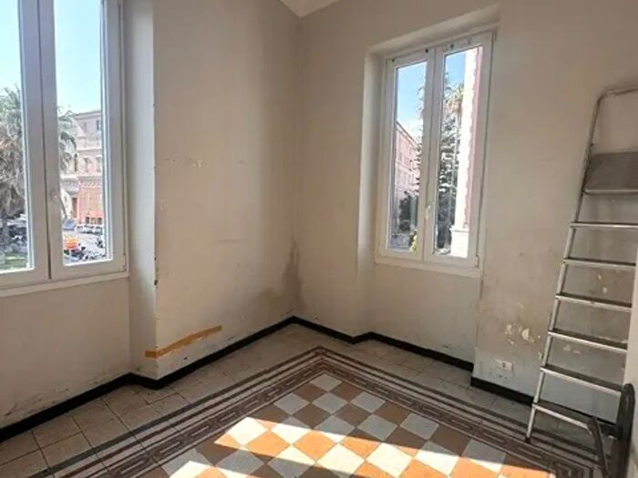 Appartamento quadrilocale in vendita in Piazza Ulisse Calvi, Imperia