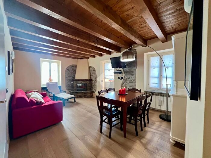 Appartamento trilocale in vendita in Via delle Scuole, Ponte Di Legno