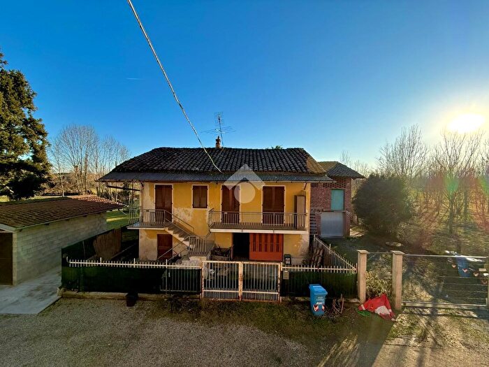 Casa con 5 locali in vendita in Strada Ghiaro Superiore, Castellamonte