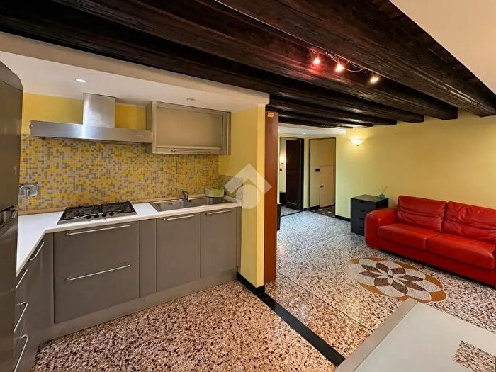 Appartamento trilocale in affitto in Vico Inferiore di Valoria, Genova