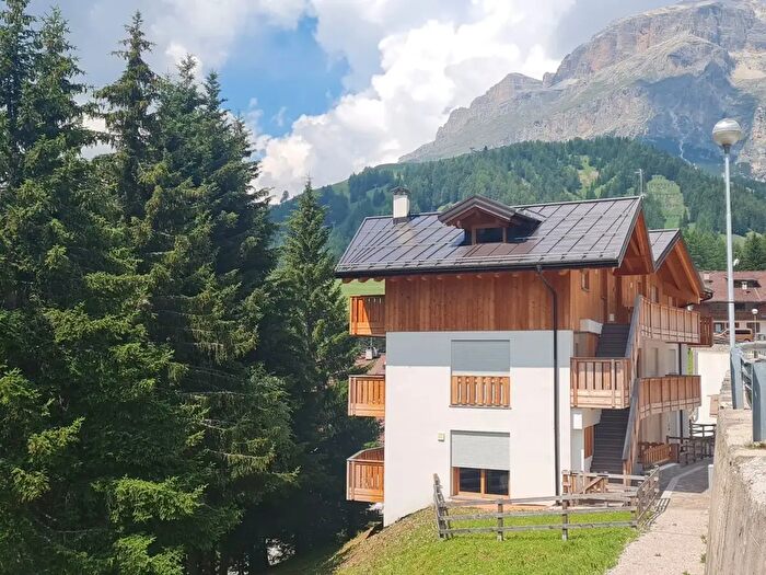 Appartamento trilocale in vendita in Via PradatArabba, Livinallongo Del Col Di Lana
