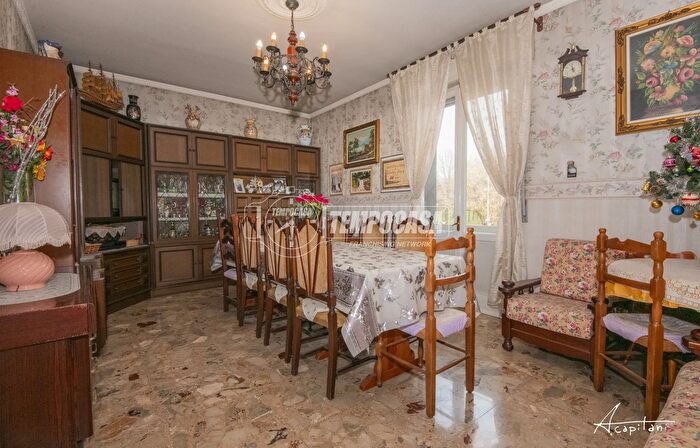 Appartamento quadrilocale in vendita in Via Leopoldo Nobili, Modena