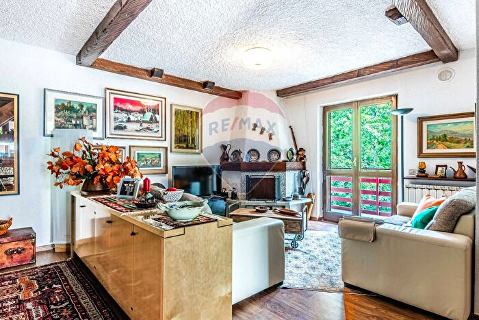 Appartamento quadrilocale in vendita in Via Novara, Santa Maria Maggiore