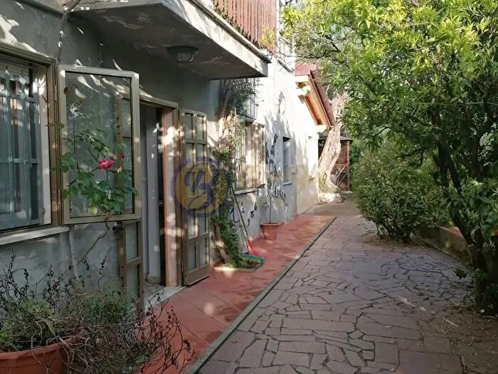 Casa con 11 locali in vendita in Camaiore