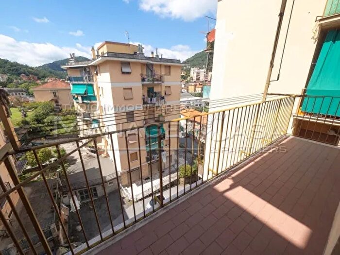 Appartamento trilocale in vendita in Via Luigi Canepa, Genova