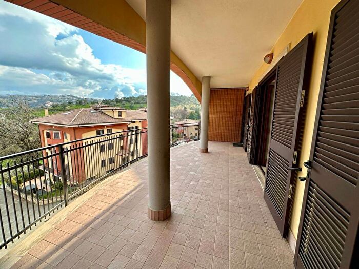 Appartamento quadrilocale in affitto in Via Tommaso Arnoni, Acquedotto, Cosenza