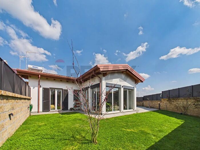 Casa quadrilocale in vendita in Via Zeno Giglietti, Nepi