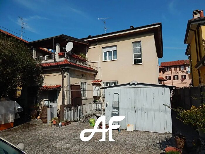 Appartamento con 5 locali in vendita in Nova Milanese