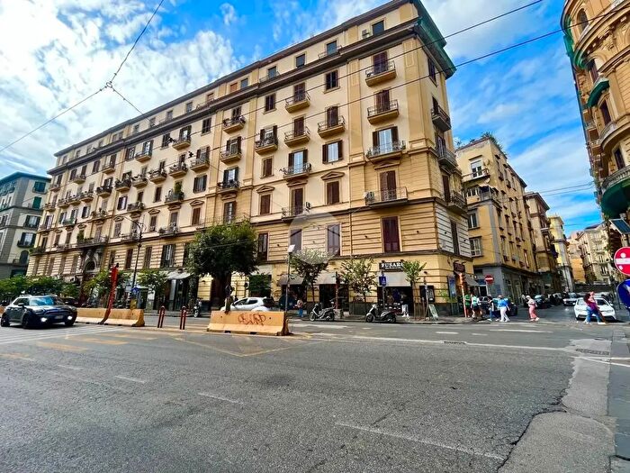 Appartamento trilocale in vendita in Vico Azzimatori, Napoli