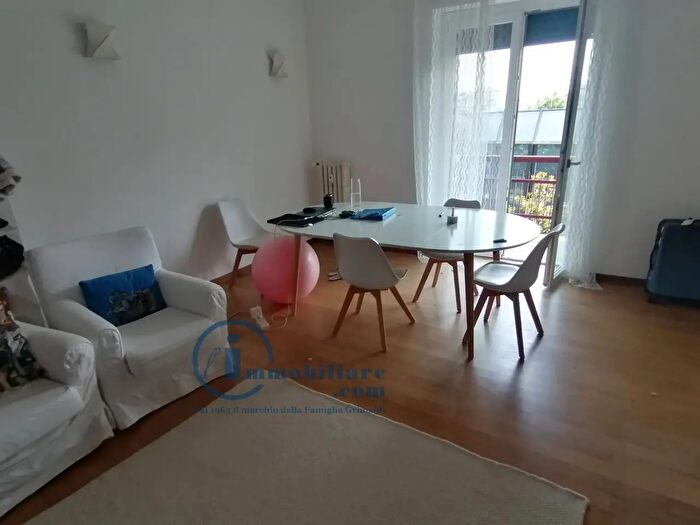 Appartamento trilocale in affitto in Via Tortona, Milano