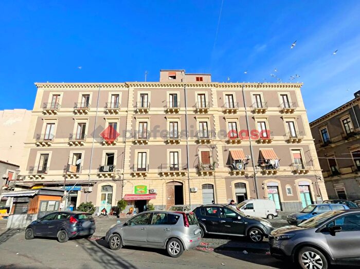 Appartamento con 5 locali in vendita in Piazza Carlo Alberto, Catania