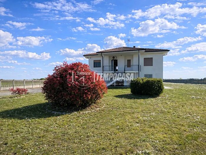 Casa con 7 locali in vendita in Via Guido Bobba, Cigliano