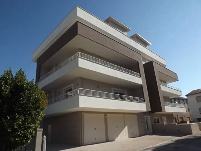 Appartamento con 5 locali in vendita in Passeggiata dei Canapè, Foligno