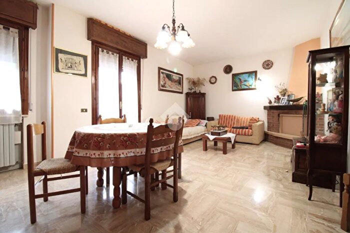 Appartamento quadrilocale in vendita in Via Fontanella, Baiso