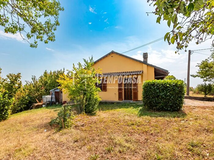 Casa quadrilocale in vendita in Via Serra, Buttigliera D'Asti