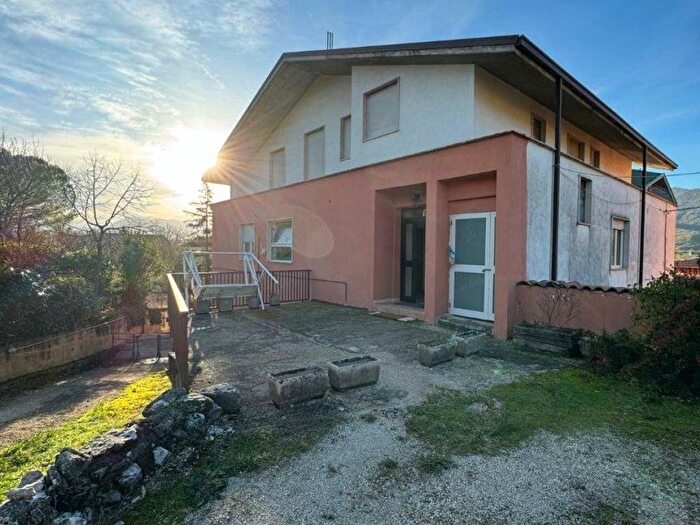 Appartamento quadrilocale in affitto in Via Provinciale, Centro, Scoppito