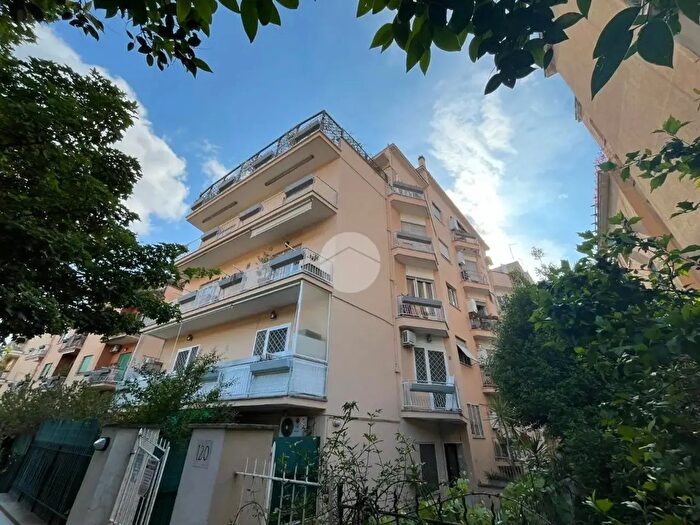 Appartamento bilocale in affitto in Via Fonteiana, Roma