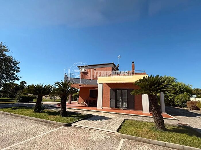 Appartamento con 8 locali in vendita in Viale degli Aviatori, Foggia