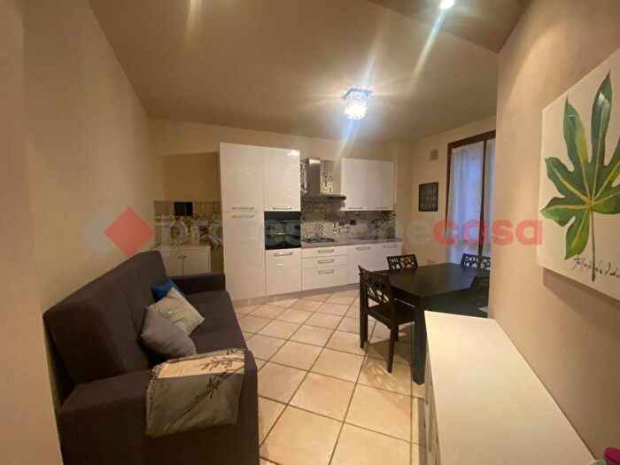 Appartamento trilocale in affitto in Via degli Oleandri, Limite, Capraia e Limite