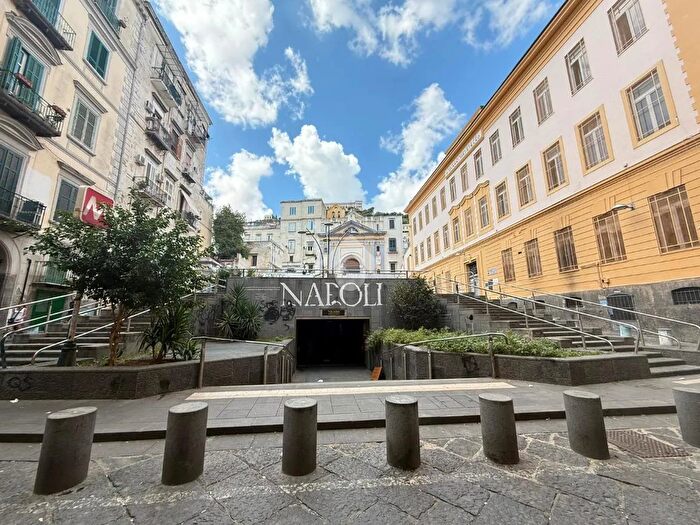 Appartamento trilocale in vendita in Vico Figurella a Montecalvario, Napoli