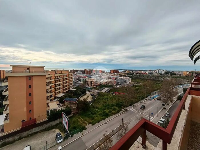 Appartamento con 5 locali in vendita in Piazza delle Rose, Manfredonia