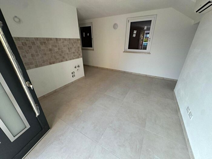 Casa trilocale in affitto in Via Sasse, Verona