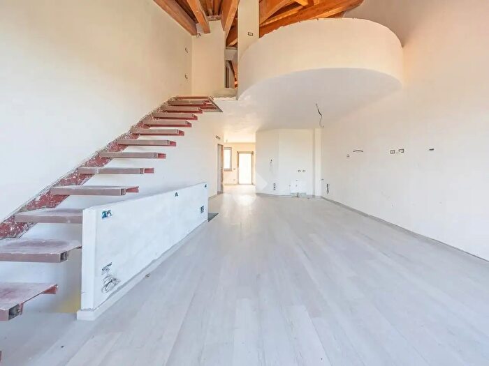 Appartamento con 5 locali in vendita in Via Leonardo da Vinci, Monte Porzio Catone