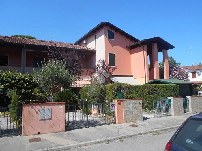Casa con 5 locali in vendita in Via Pisa, Comacchio