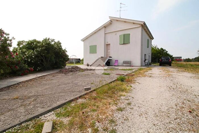 Casa con 5 locali in vendita in Via Caramasche, Pegognaga