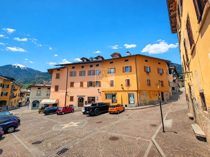 Appartamento quadrilocale in vendita in Piazza Cavalier Guido Boni, Tione Di Trento